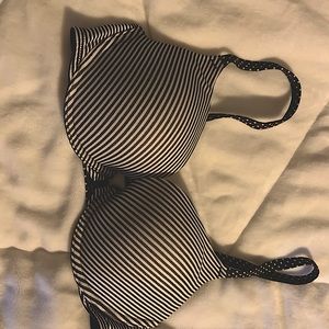 Lot of EIGHT Victoria’s Secret bras - 34D!!